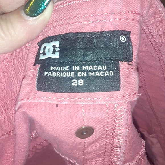 *NWOT* DC CORAL PINK SHORTS VERY CUTE NEVER WORN. - Picture 2 of 4